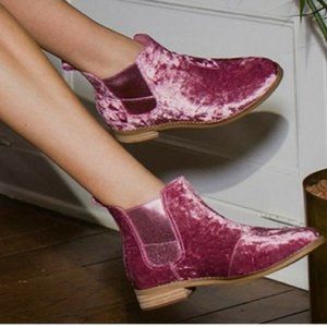 TOMS Ella Chelsea Boots - Velvet Burgundy Pink